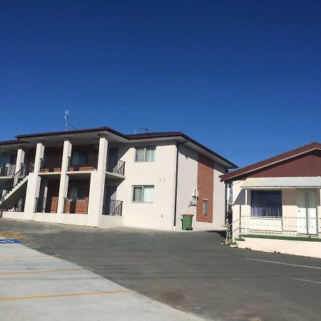 Rainbow Motel Kowen Екстер'єр фото