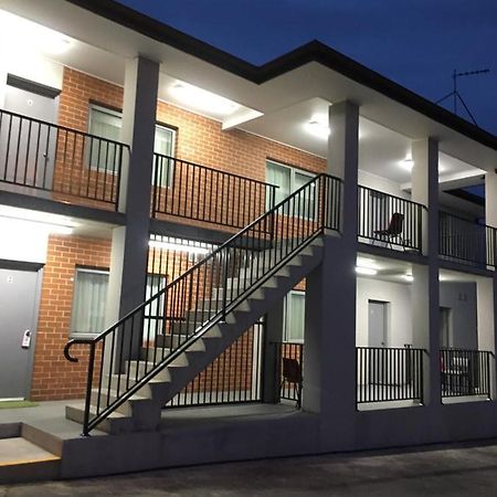 Rainbow Motel Kowen Екстер'єр фото