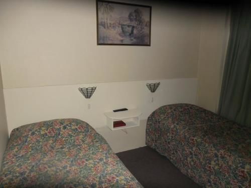 Rainbow Motel Kowen Екстер'єр фото