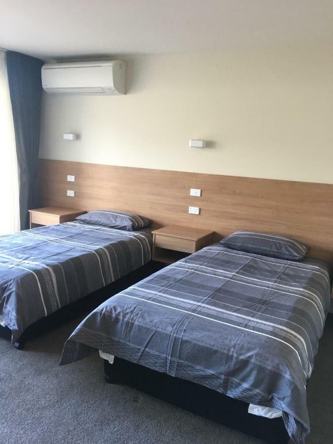 Rainbow Motel Kowen Екстер'єр фото