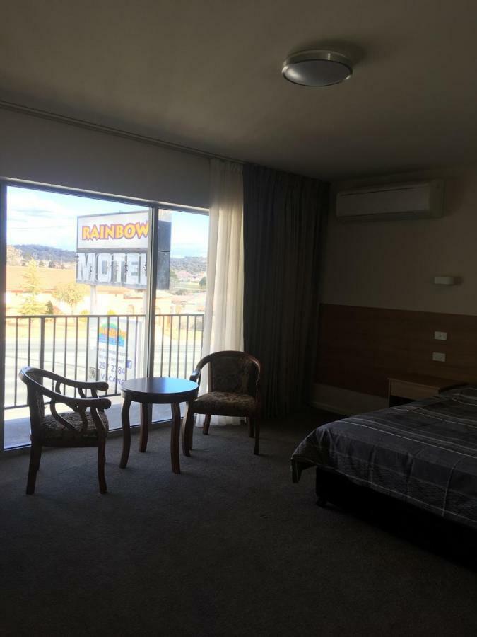 Rainbow Motel Kowen Екстер'єр фото