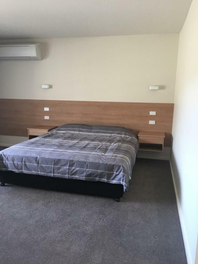 Rainbow Motel Kowen Екстер'єр фото