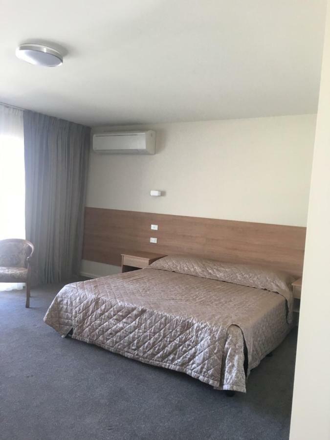 Rainbow Motel Kowen Екстер'єр фото