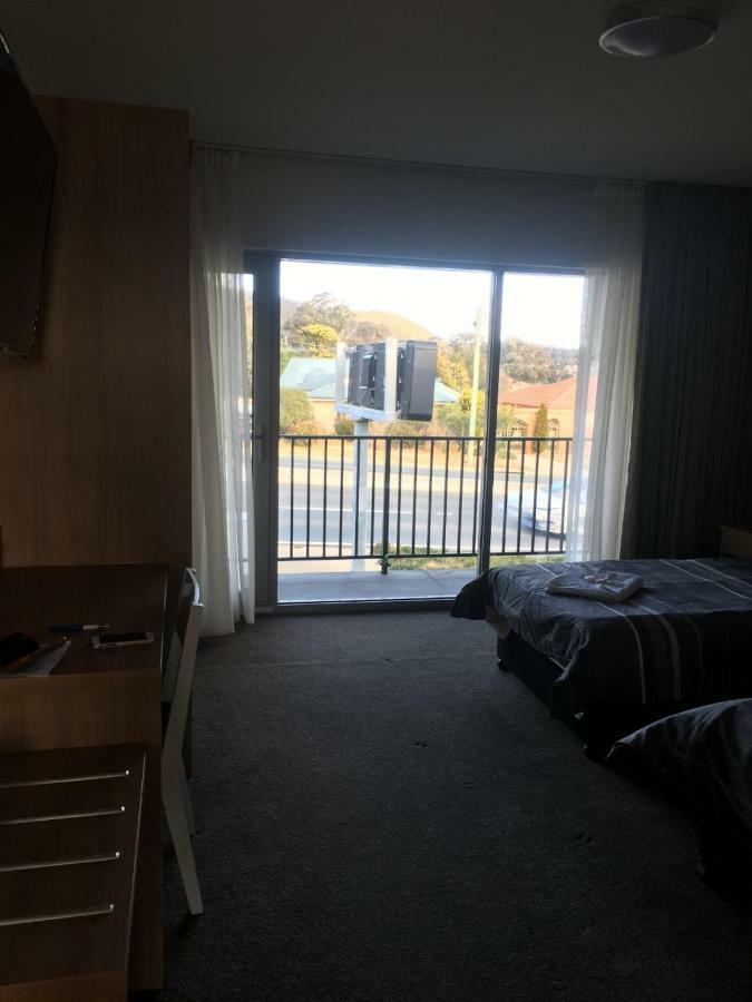 Rainbow Motel Kowen Екстер'єр фото