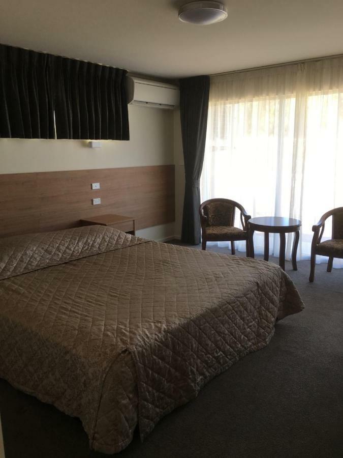 Rainbow Motel Kowen Екстер'єр фото