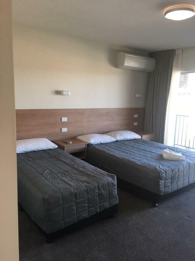 Rainbow Motel Kowen Екстер'єр фото