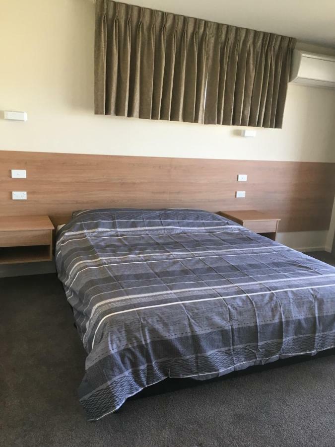 Rainbow Motel Kowen Екстер'єр фото