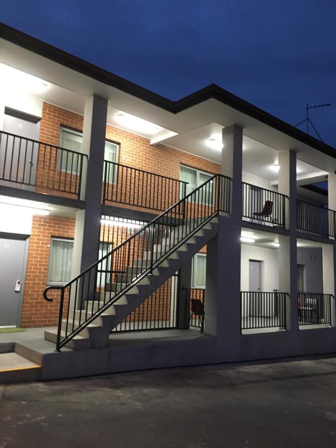 Rainbow Motel Kowen Екстер'єр фото
